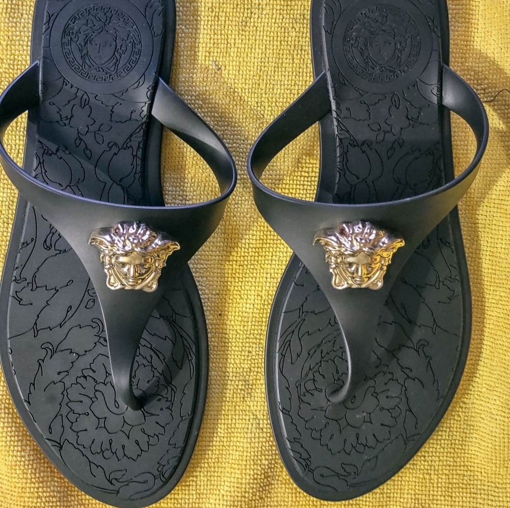 *NEW* Women's Versace sandals! In beautiful condition